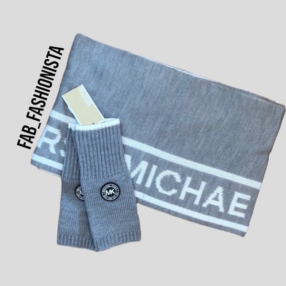 Michael Kors Scarf & Gloves - Picture 1 of 16